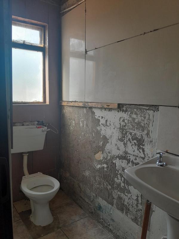 8 Bedroom Property for Sale in Caledon Western Cape